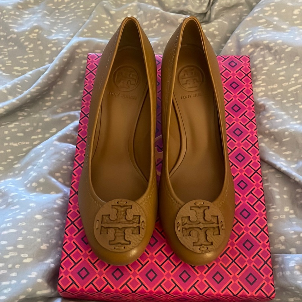 New Tory Burch Royal Tan tumbled leather wedge